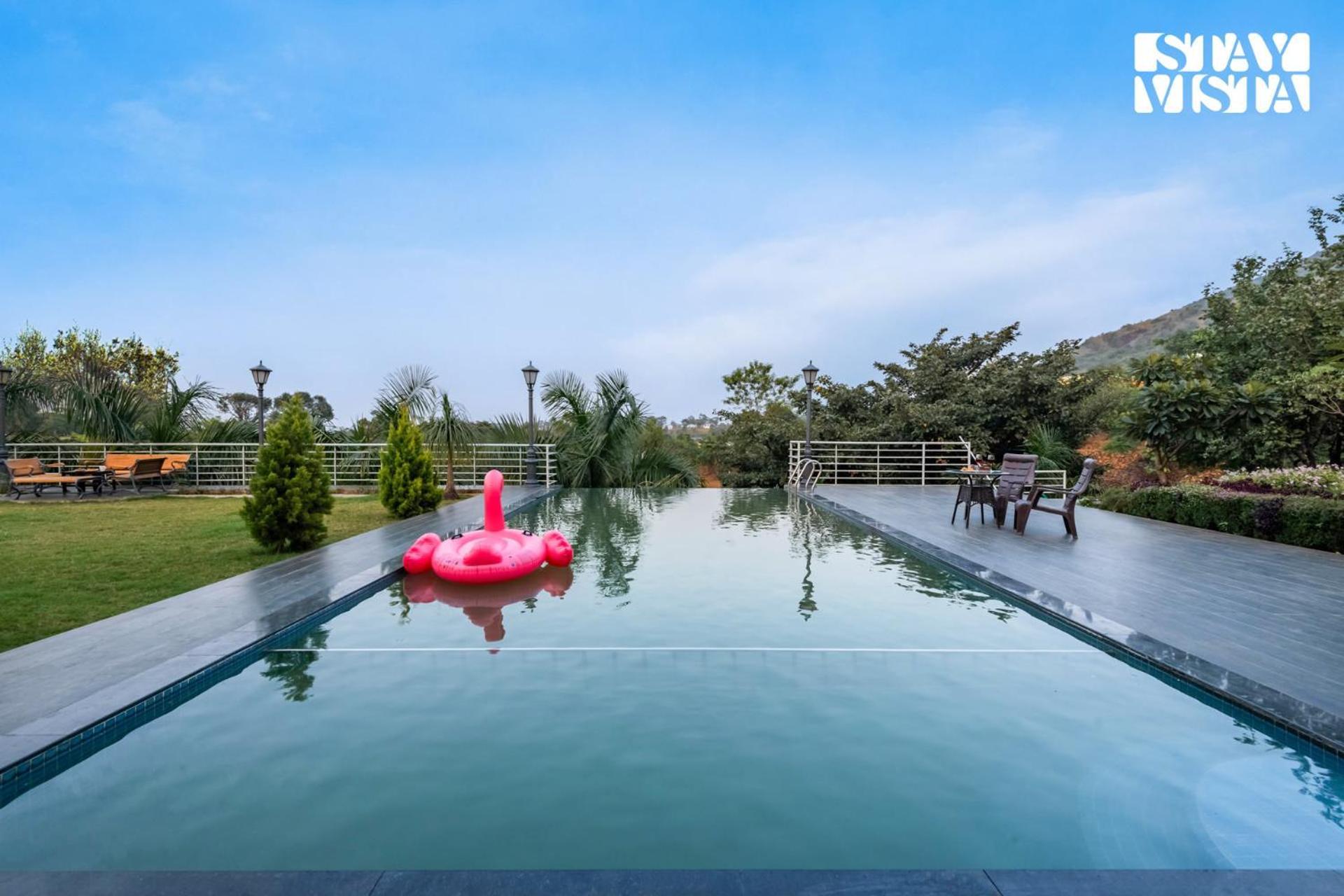 Stayvista At Banyan Bliss With Pool, Bonfire & Lawn Nāsik Eksteriør bilde